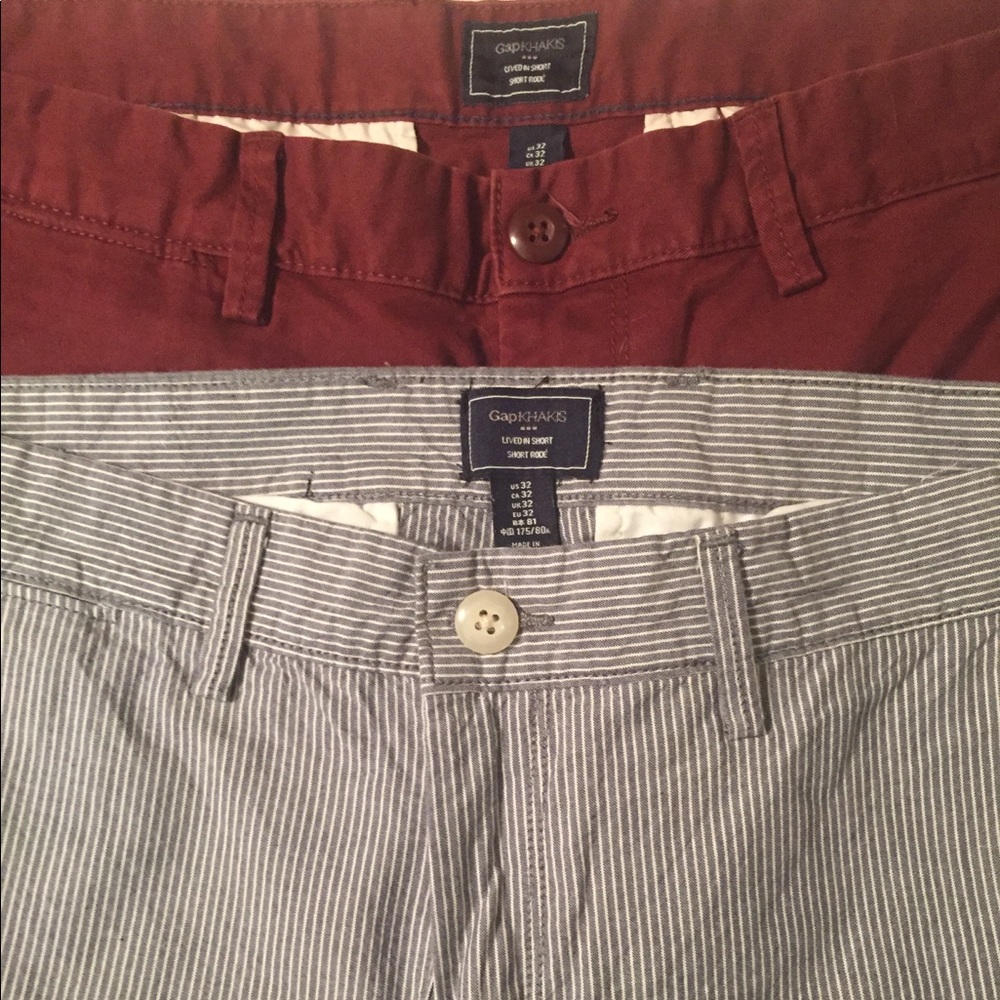 Lot / Pair of Gap khakis lived in short, size 32
